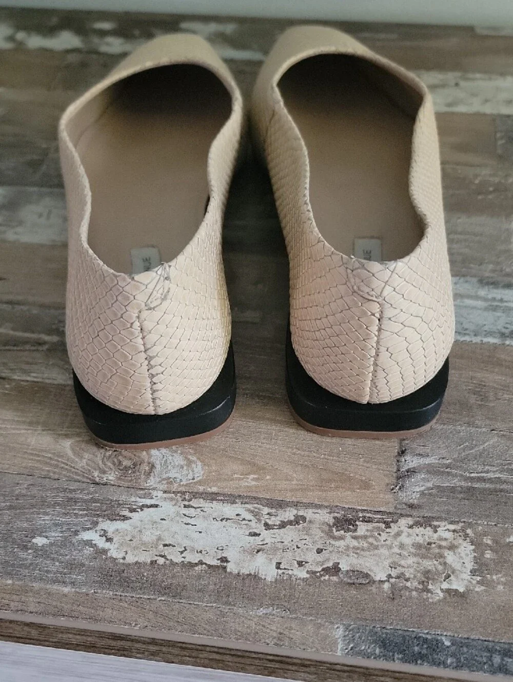 Saks Fifth Avenue Beige/Nude Textured Pointed Flats